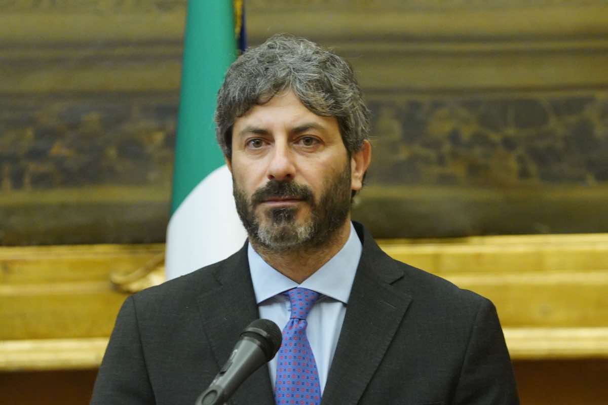 Chi è Roberto Fico età lavoro 5 stelle e come contattarlo