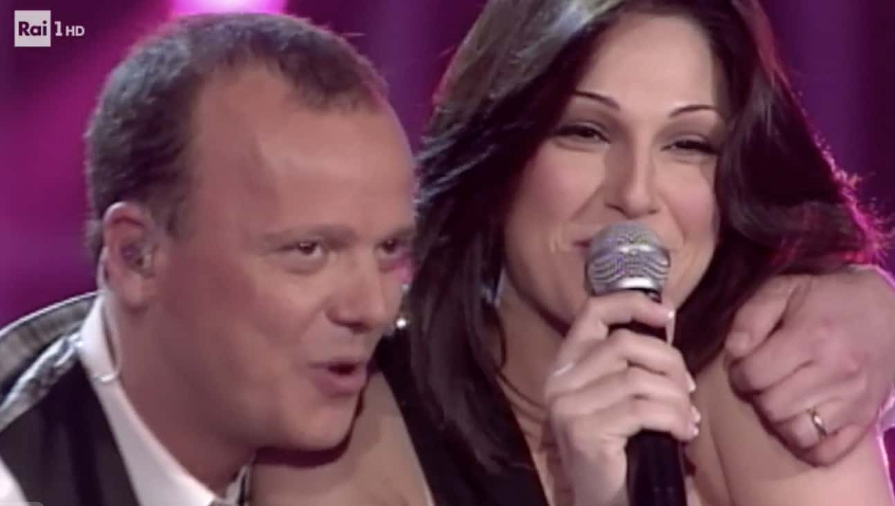 Chi è Anna Tatangelo età figlio e le parole sulla fine della sua storia con D'Alessio