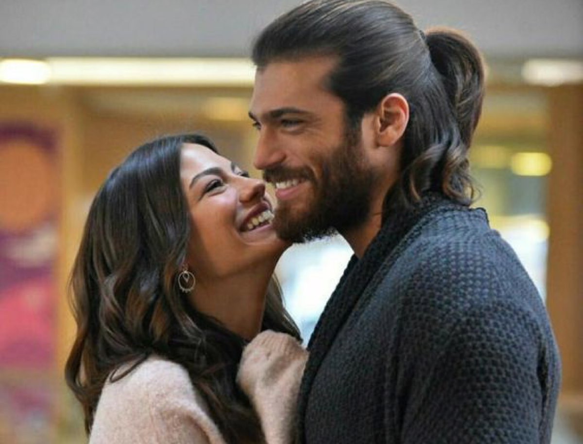 Can Yaman fidanzata la verità sulla sua storia d'amore con Demet