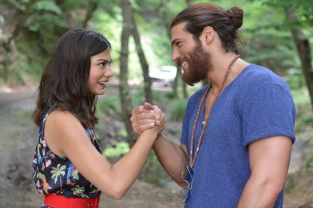 Chi è Can Yaman e il racconto del primo bacio sul set con Sanem di Daydreamer