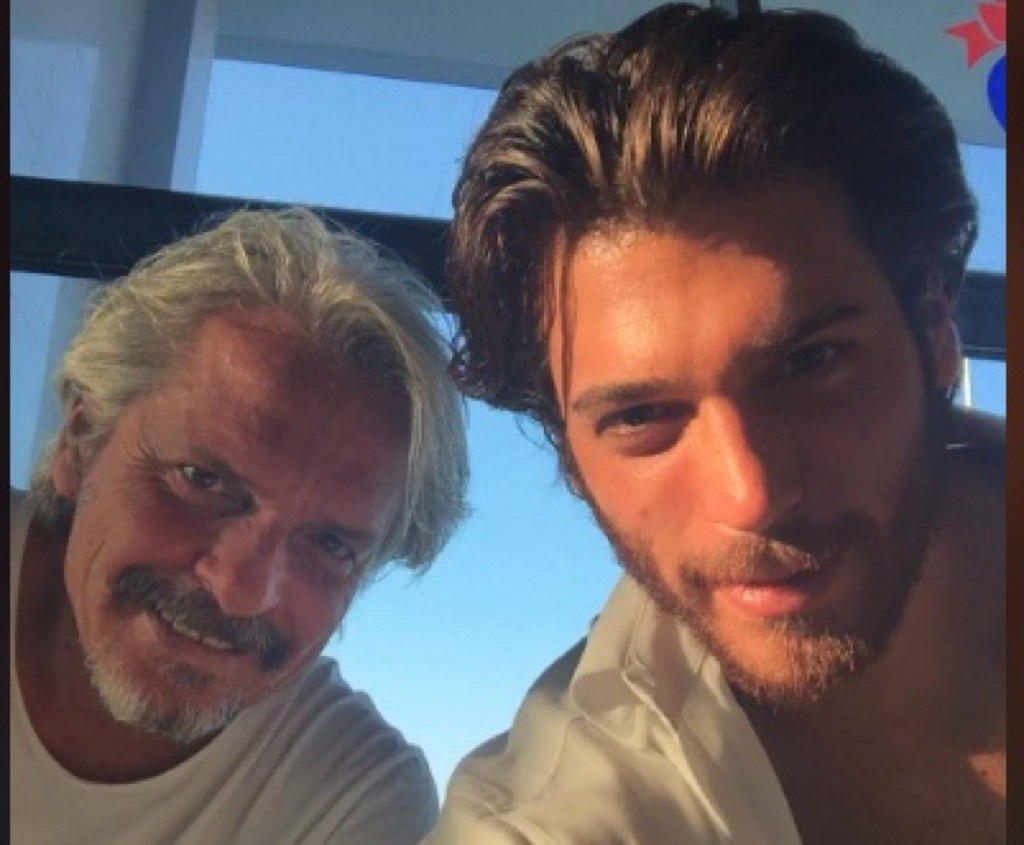 Can Yaman chi è il padre dell'attore turco bello come il figlio