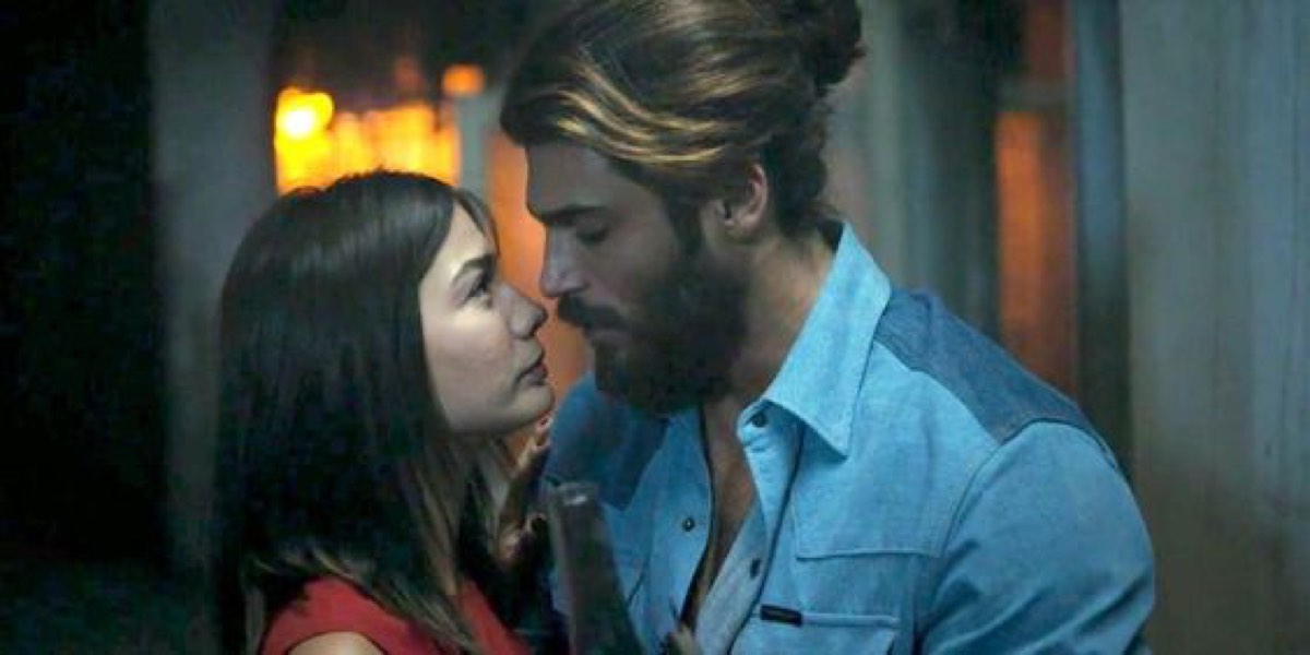 Demet parla di Can Yaman e dice la verità sul loro rapporto