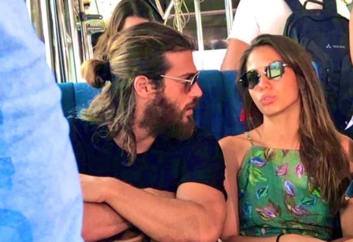 Can Yaman e Demet in viaggio insieme sono fidanzati o no