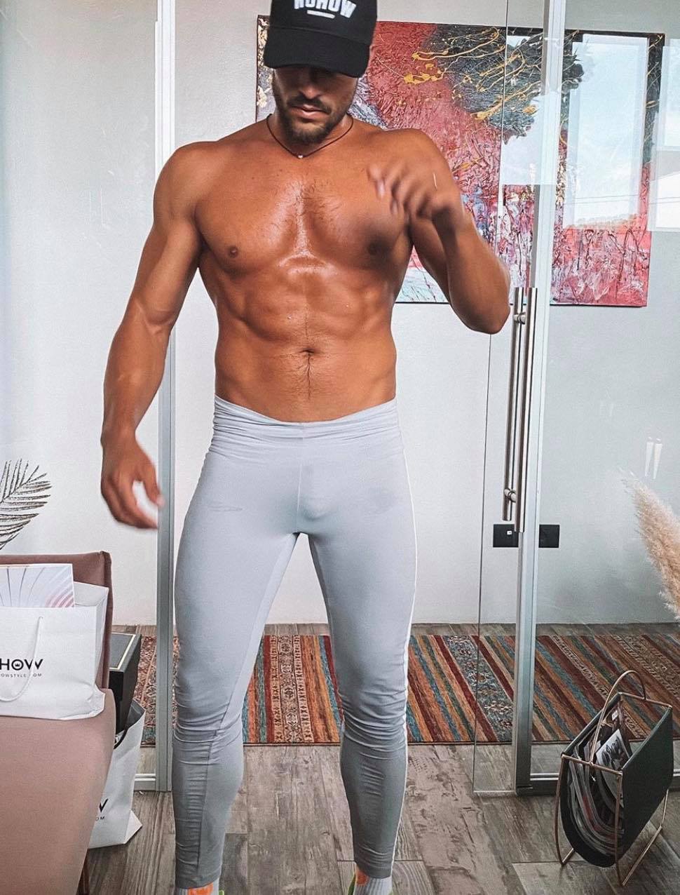 Chi è Mariano Di Vaio età lavoro e i leggins