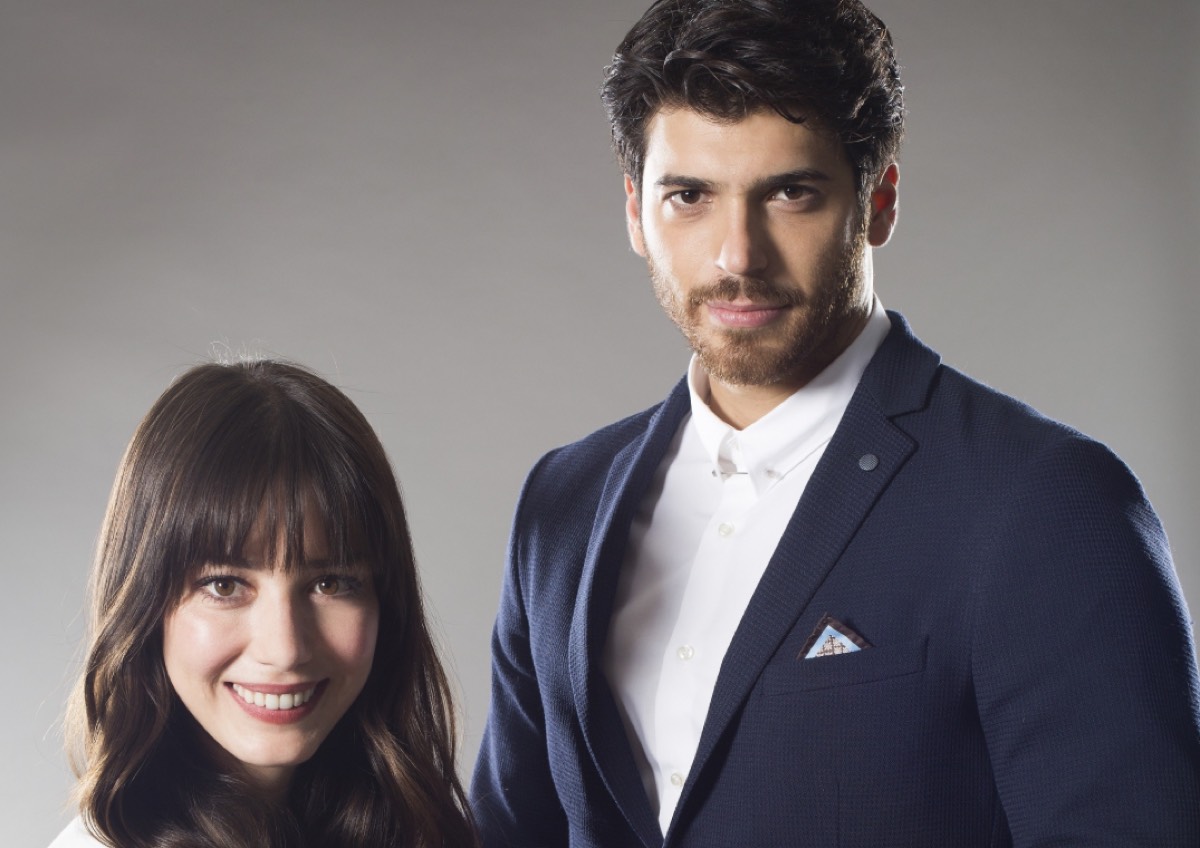 Can Yaman ha più affinità con Ozge Gurel che con Demet Ozdemir