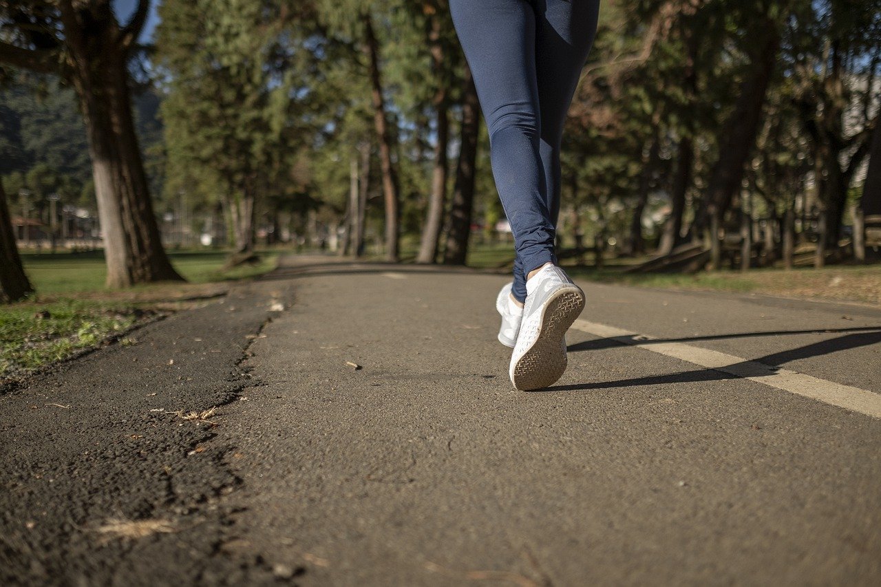 Jogging chi deve portare la mascherina per la corsa e footing e le passeggiate