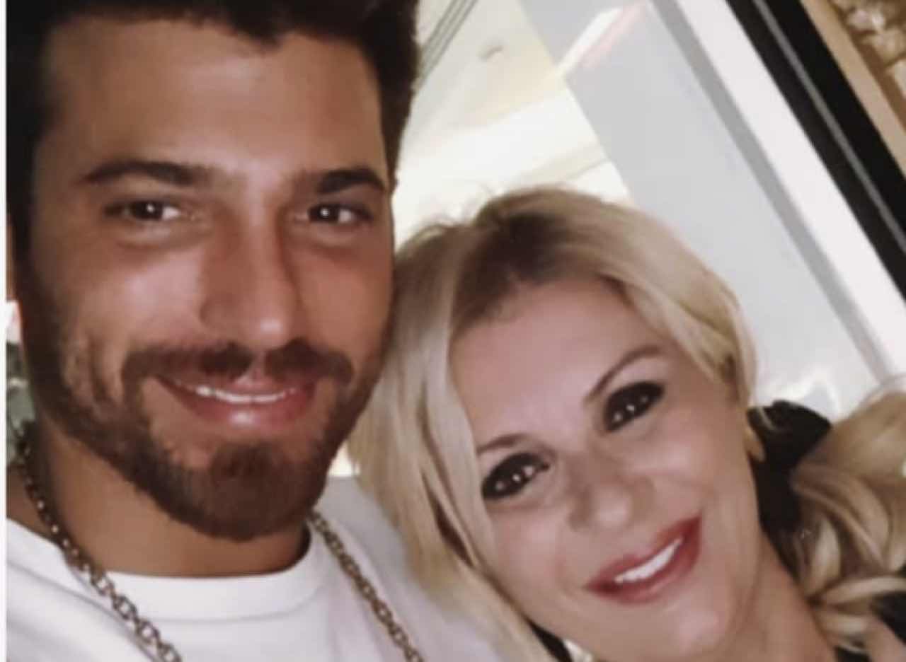 Can Yaman con Tina Cipollari clamoroso progetti per la coppia