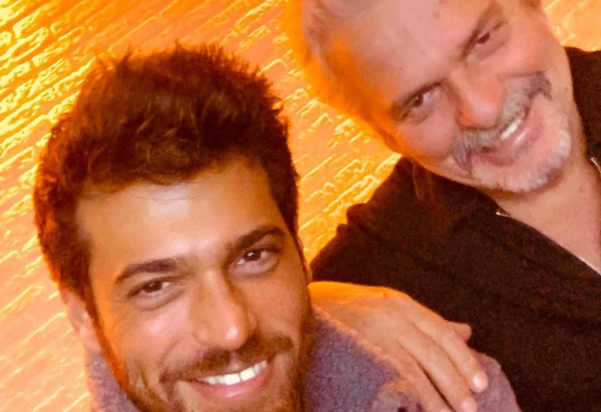 Can Yaman e il padre per la prima riuniti in un'occasione speciale