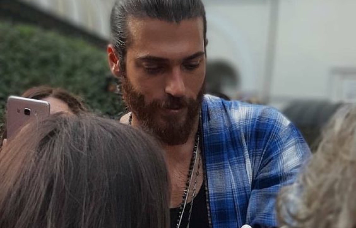 La rabbia di Can Yaman contro le fan e la sua storia d'amore