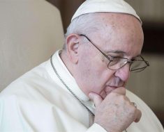Intervista Papa Francesco Live non è la D'Urso non va in onda