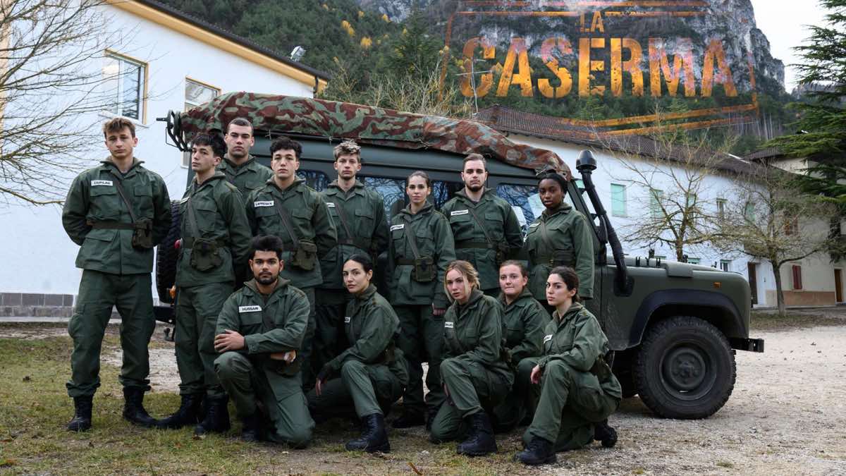 Dove si trova La Caserma di Rai 2 città e la voce narrante
