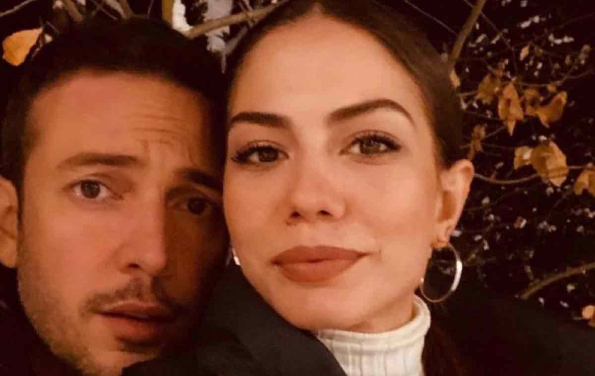 Demet fidanzato a San Valentino la foto d'amore con lui