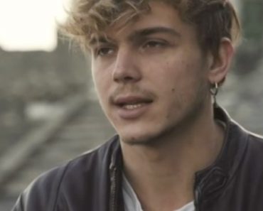 Ex tronista di Uomini e Donne fa il tifo per Dayane Mello: ecco chi è – VIDEO Ex tronista di Uomini e Donne fa il tifo per Dayane Mello: ecco chi è – VIDEO
