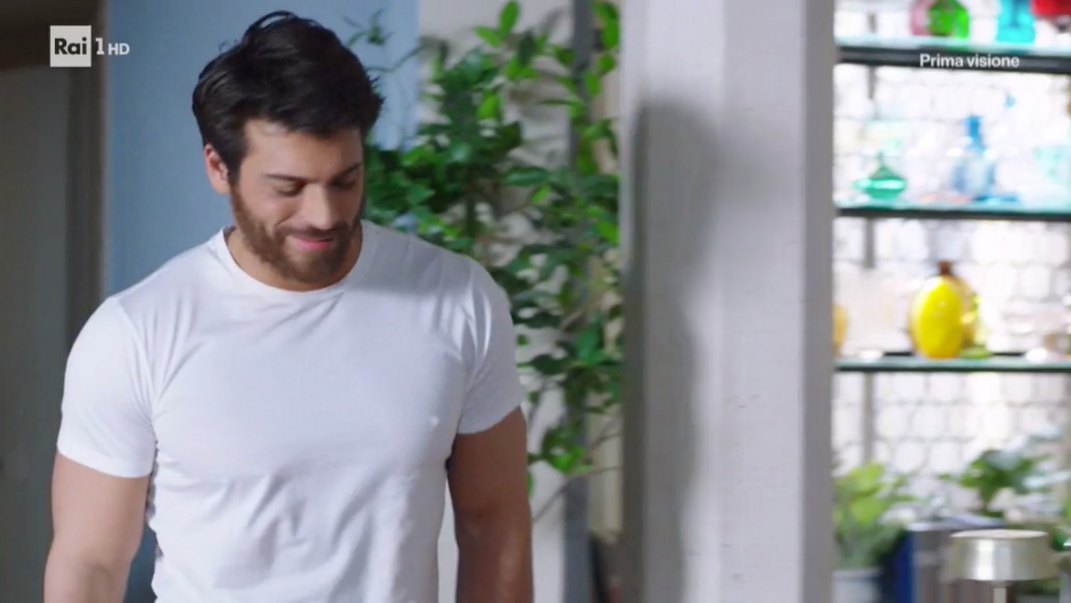 Can Yaman in Che Dio ci aiuti qualcuno ha davvero perso la testa per lui