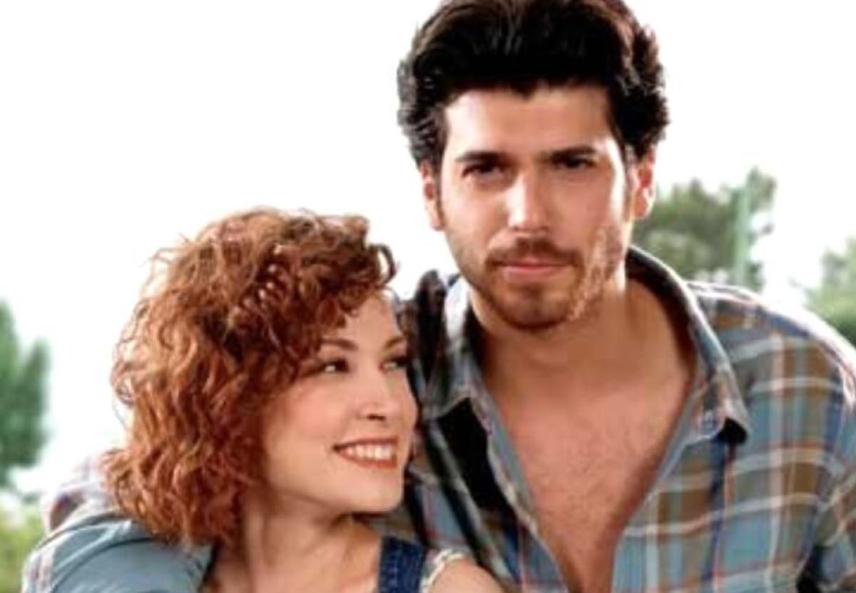 Can Yaman a giugno nuova serie Tv con la sua ex fidanzata