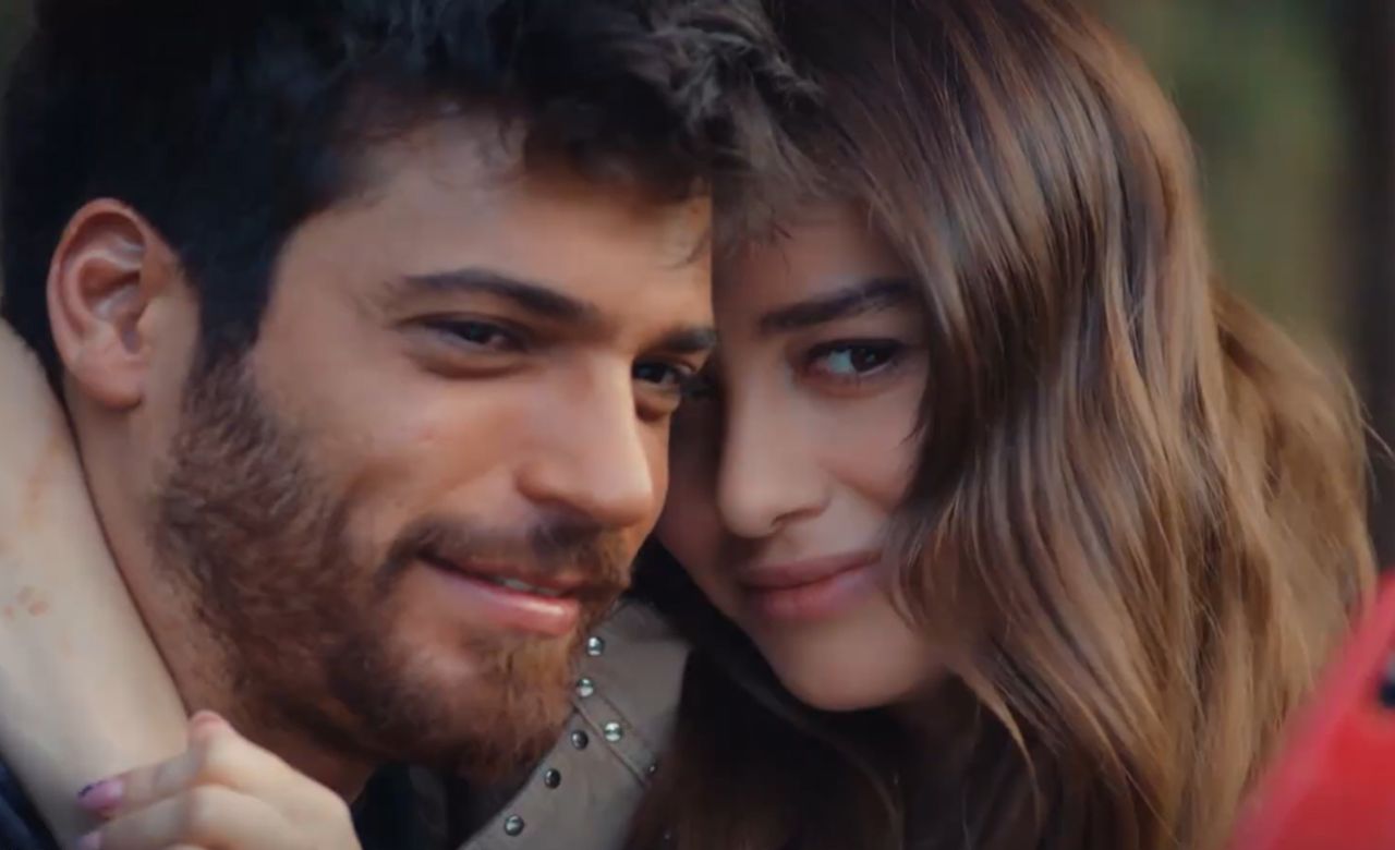 Can Yaman, Beautiful, Love is in the air la nuova programmazione estiva