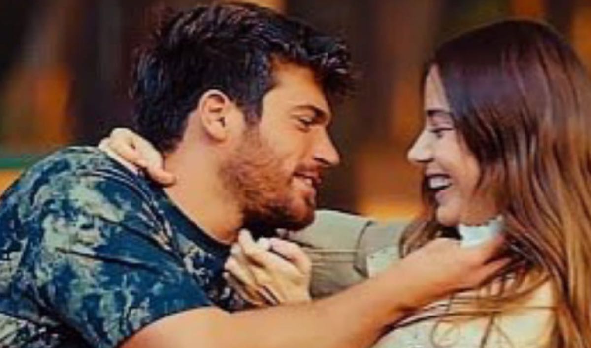 Can Yaman e Ozge innamorati le fan sperano nel lieto fine