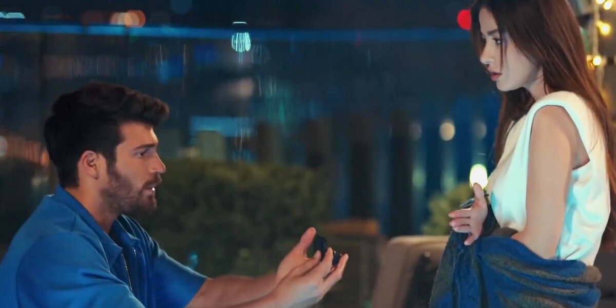 Can Yaman arriva il bellissimo anello di Özgür tutto per voi