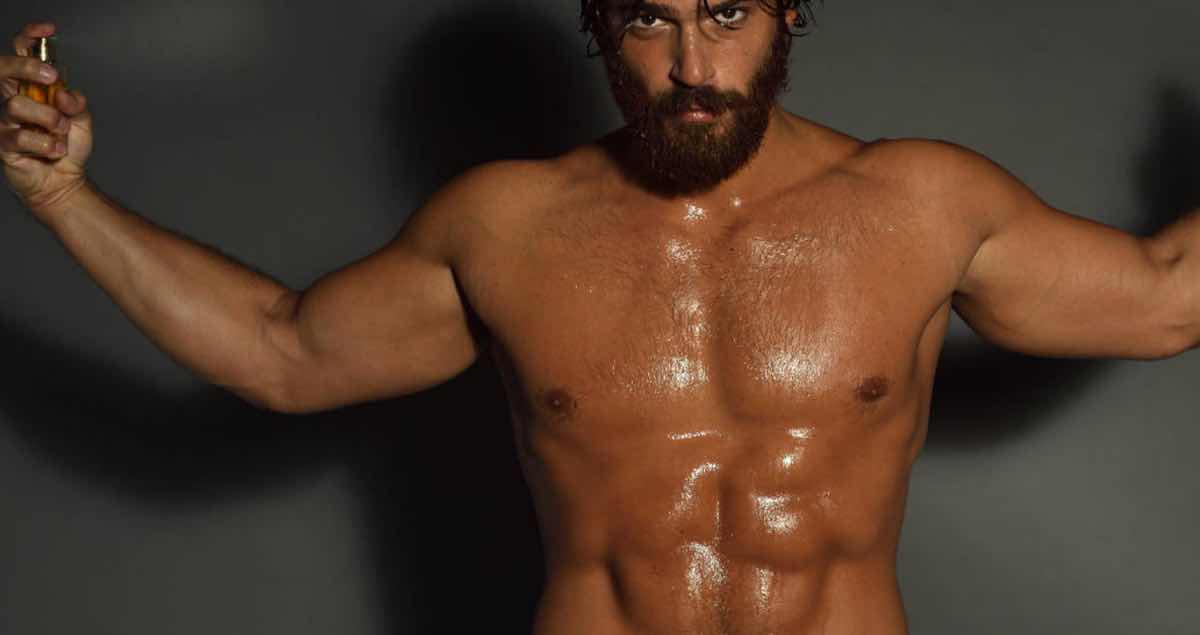 Can Yaman il profumo sbanca e non si trova nessuno sa dove...