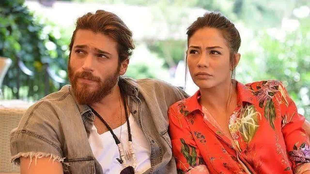 Can Yaman e Demet messaggi nascosti e i loro presunti incontri