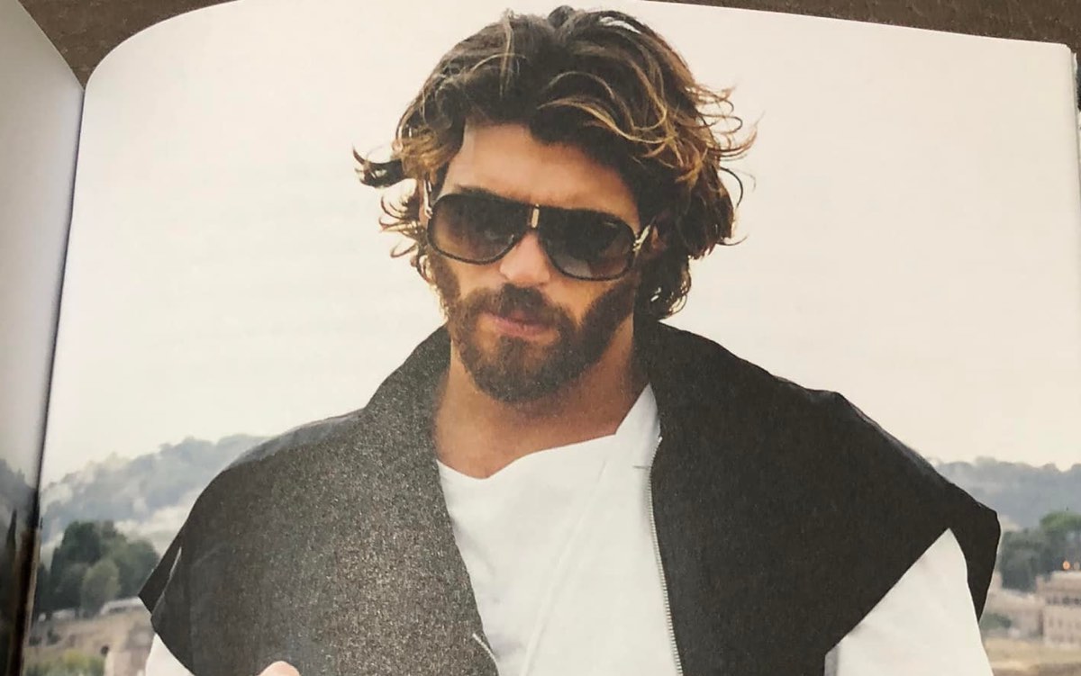 Can Yaman libro la lettera d'amore di una fan dopo averlo letto