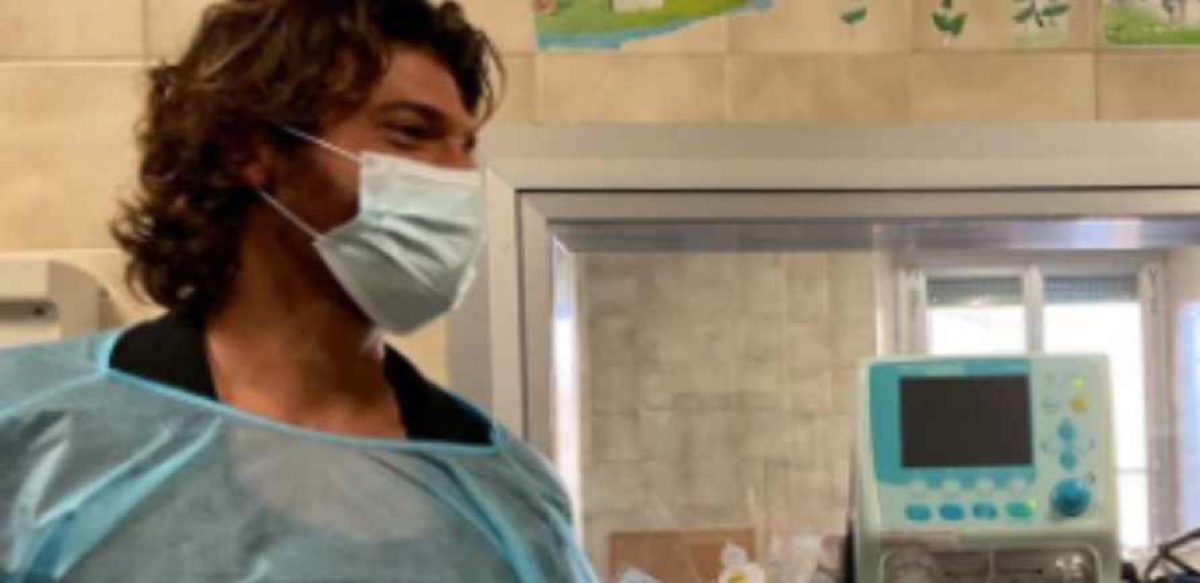 Can Yaman è stato il regalo più bello per quella ragazza in ospedale