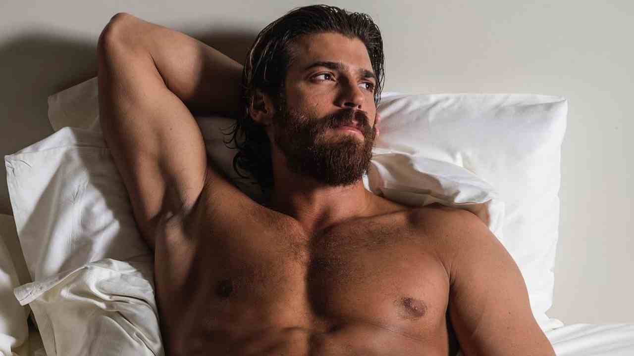 Can Yaman perchè è sparito dai social e non si fa più sentire