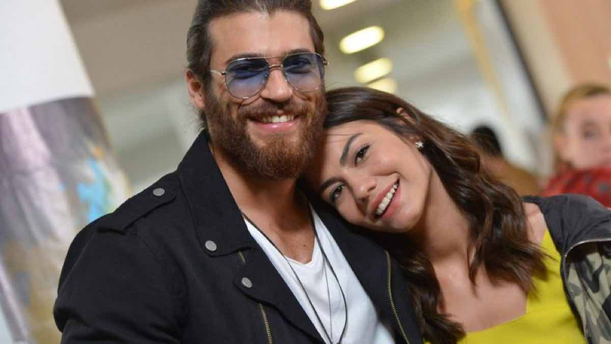 Can Yaman e Demet per il compleanno di lei fa un gesto inaspettato