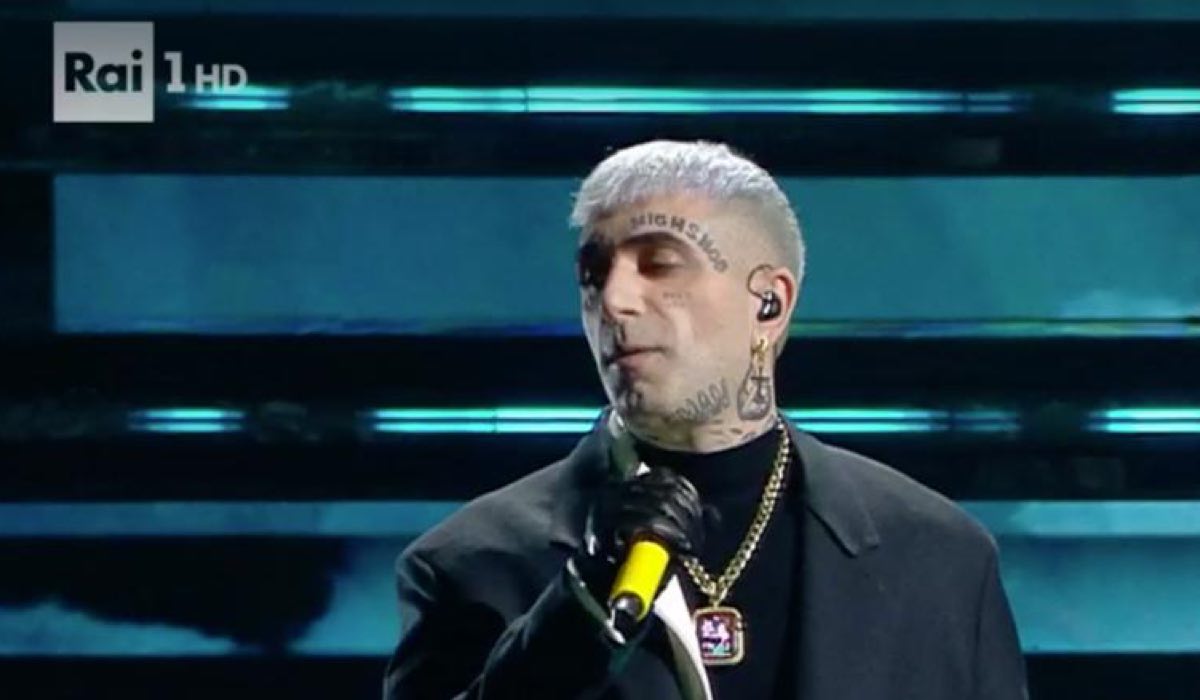 Abito Highsnob Sanremo 2022 chi lo veste e accessori