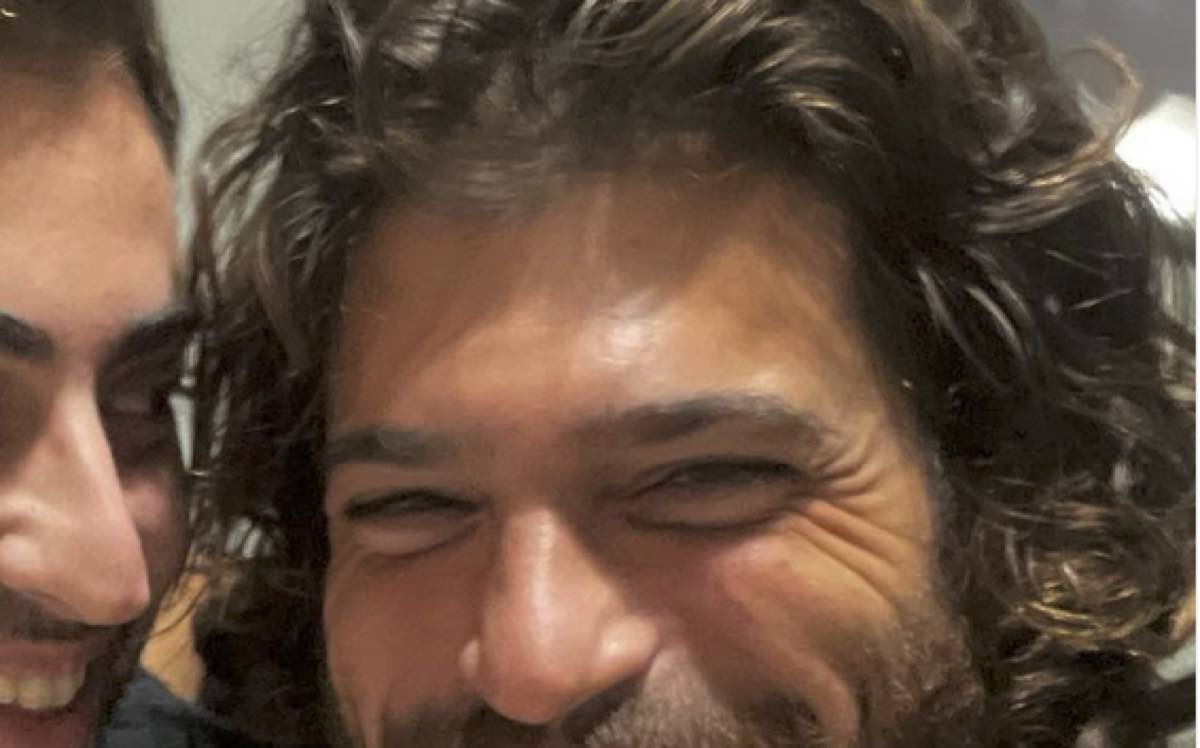 Can Yaman il nuovo grande amico del cuore che lo emoziona