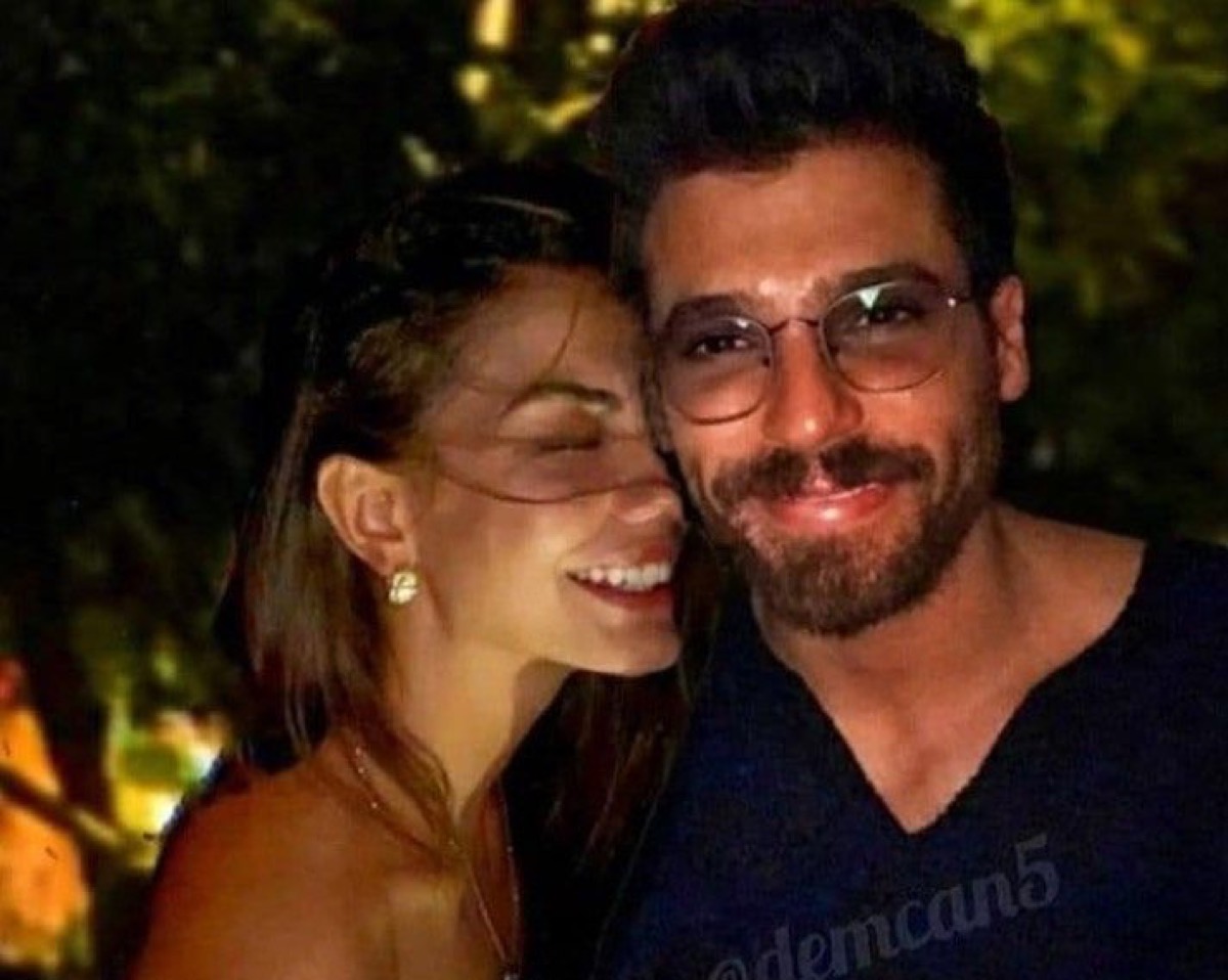 Can Yaman la ex fidanzata arriva in Italia e sta succedendo in diretta