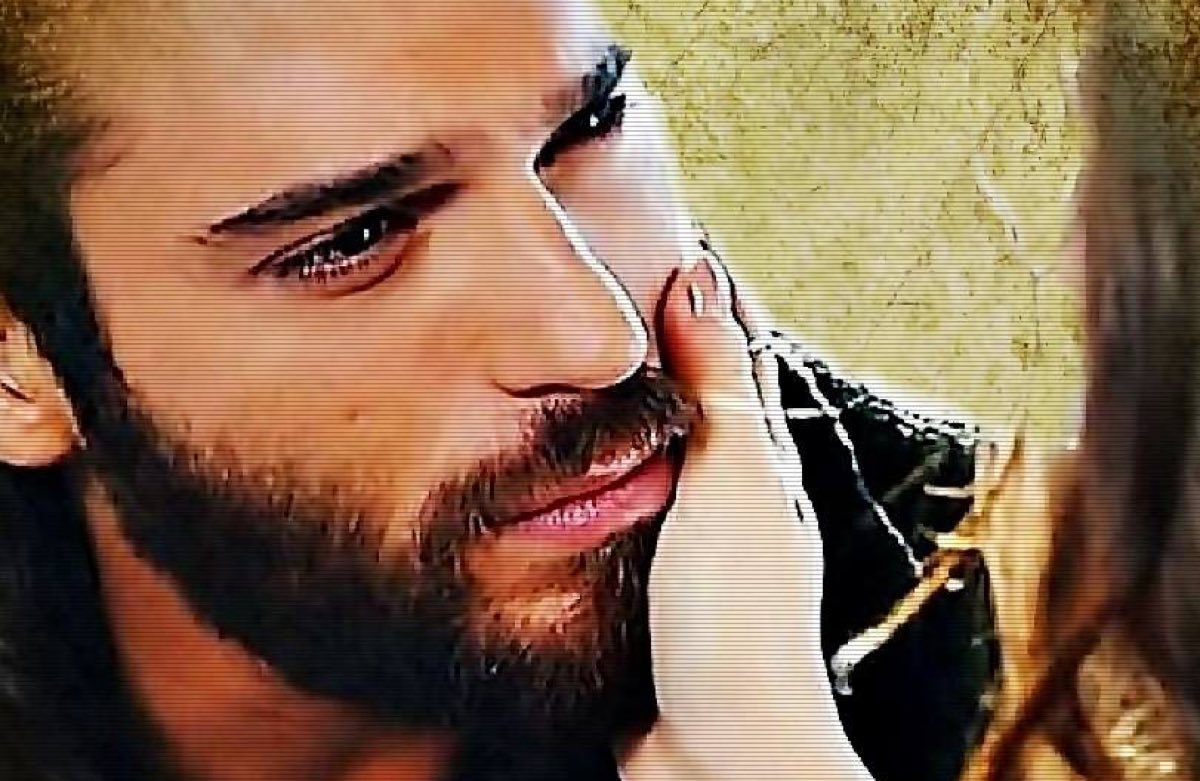 Can Yaman e Demet Ozdemir una serie d'amore insieme prima della nozze