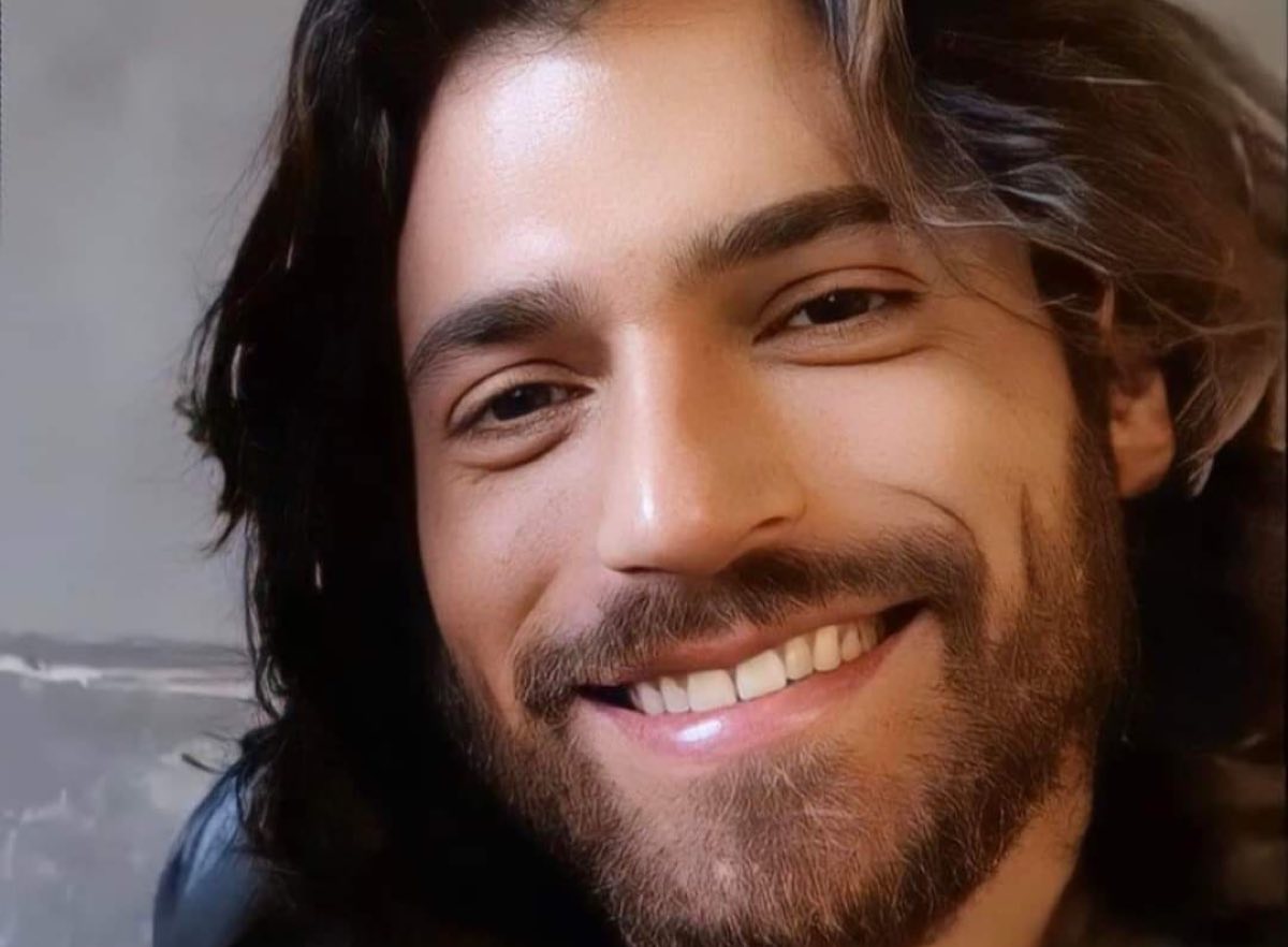 Can Yaman incontra le fan ma è bufera sul concorso