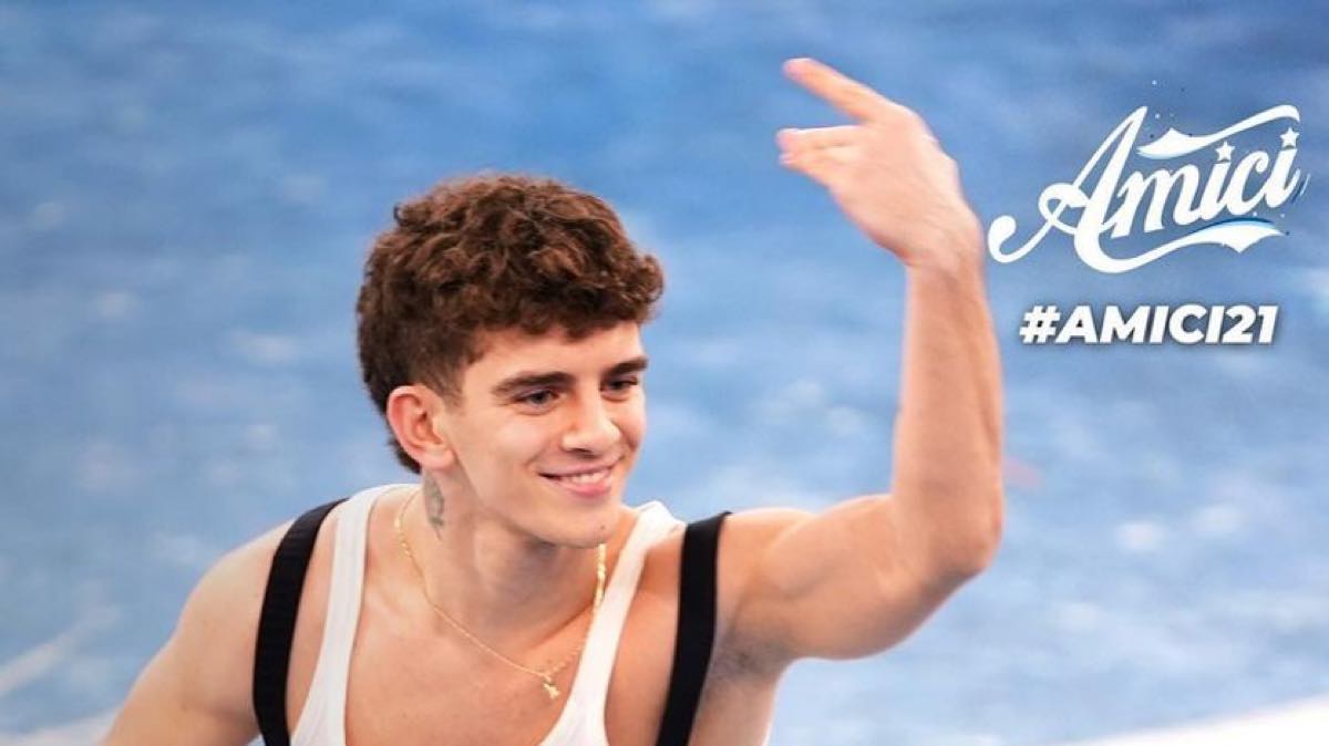 Eliminato Amici 7 maggio Dario scoppia in lacrime e non respira