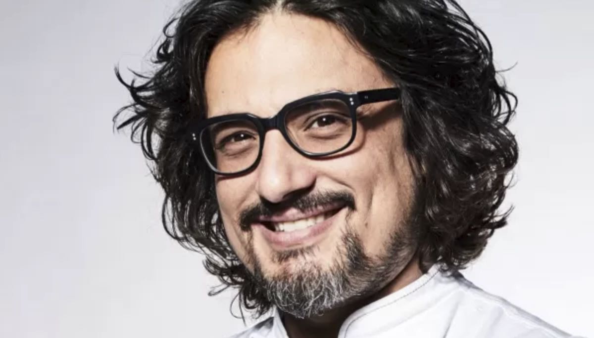 Definito lo chef «Rock&Social», è stato premiato più volte per la sua cucina, legata alla qualità, dove tradizione e innovazione diventano metodo, stile, arte e gusto. È stato uno dei tre giudici dell’edizione italiana di Junior MasterChef, conduce Alessandro Borghese – 4 Ristoranti e Alessandro Borghese Kitchen Sound su Sky Italia e Cuochi d’Italia su TV8.