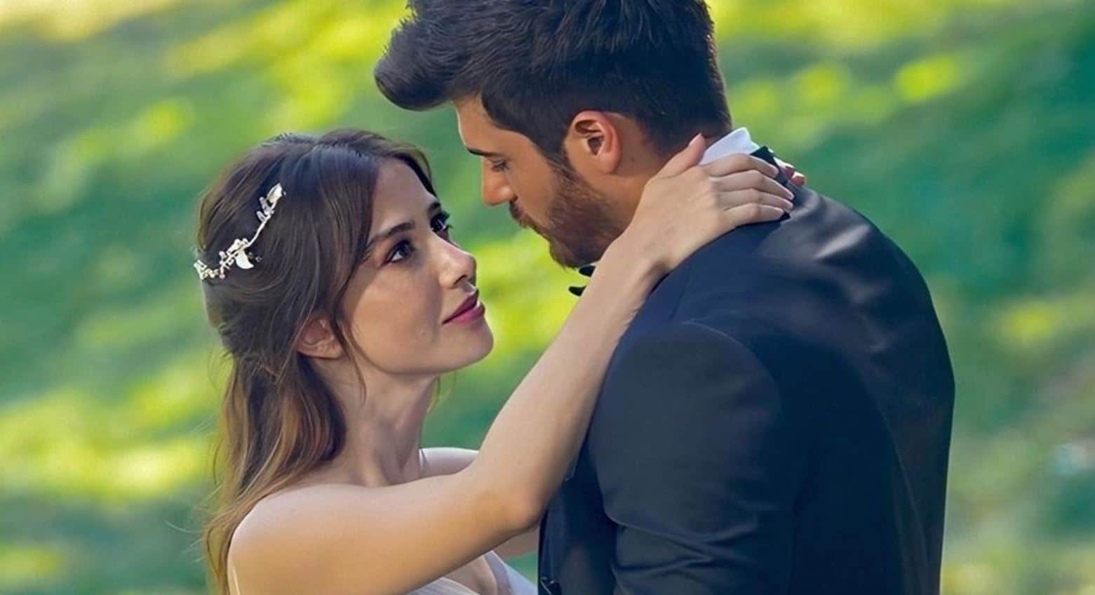 Ozge Gurel arriva finalmente in Italia, con lei il suo amore e Can Yaman