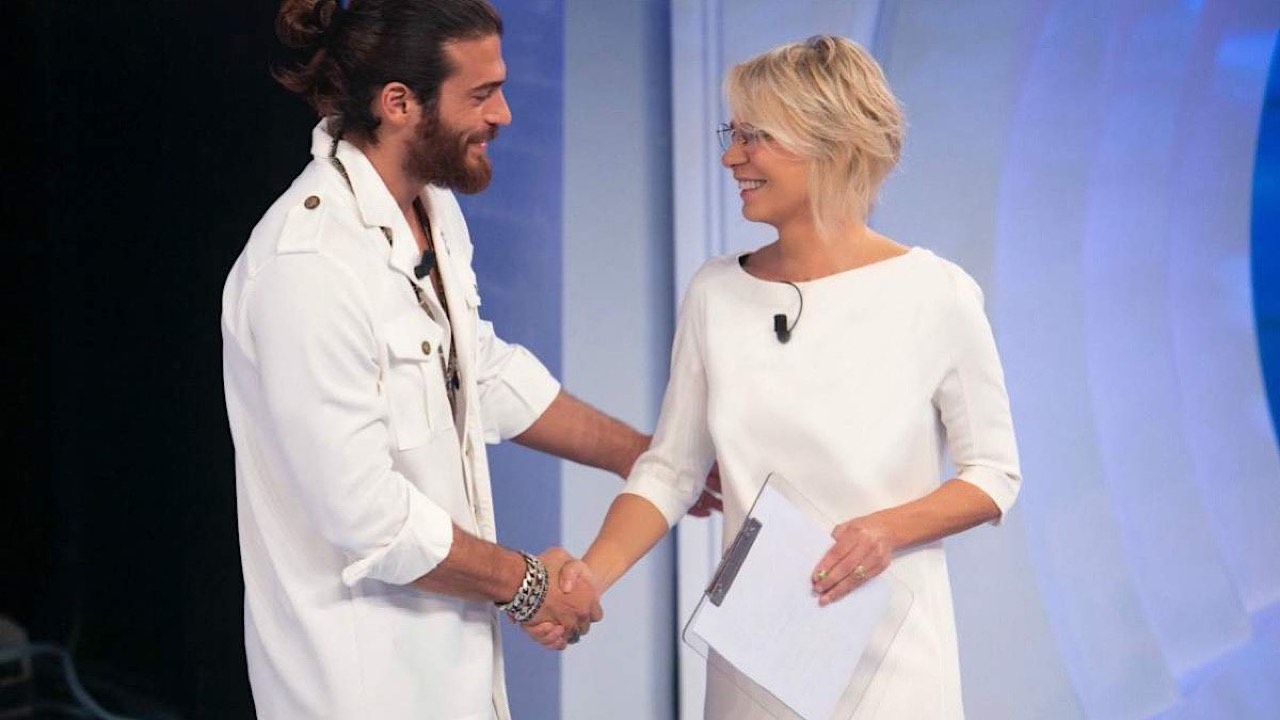 Can Yaman dice no a Maria De Filippi perchè vuole di più da lei