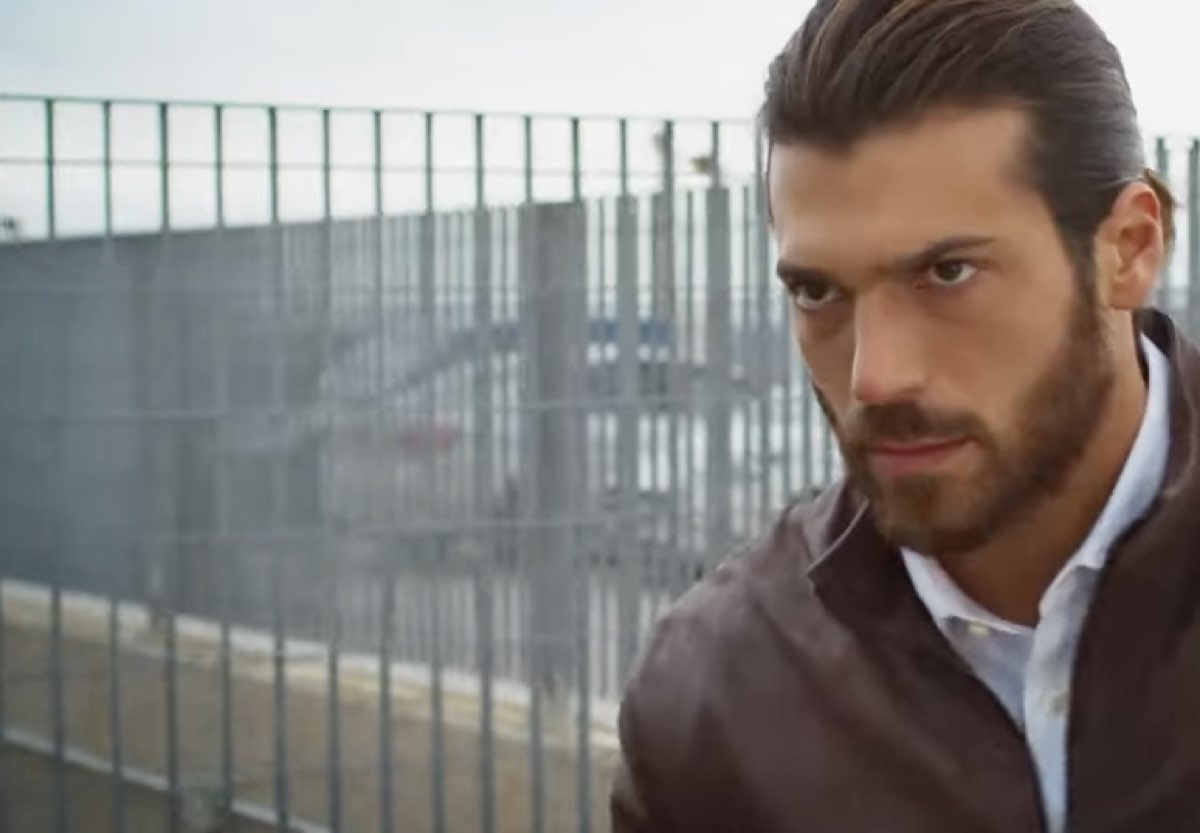 Can Yaman recita malissimo in italiano alcune fan lo attaccano