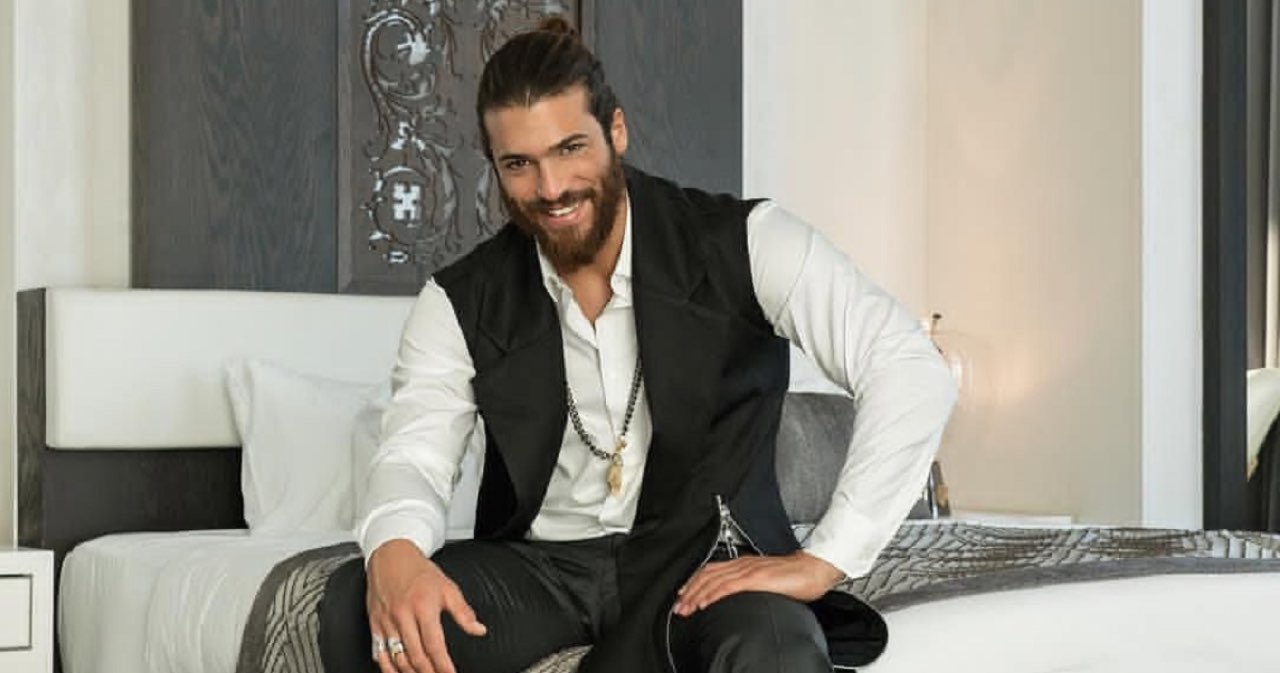 Can Yaman a Capodanno la notte più attesa la passa in compagnia