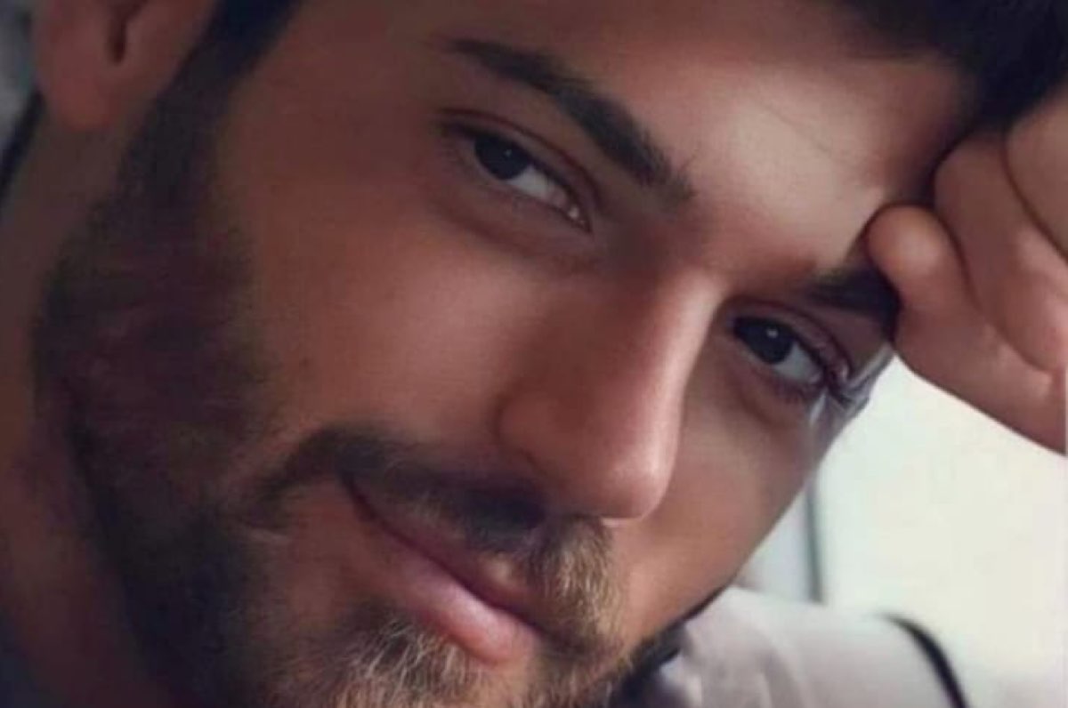 Can Yaman a Natale nuovo progetto d'amore che emoziona