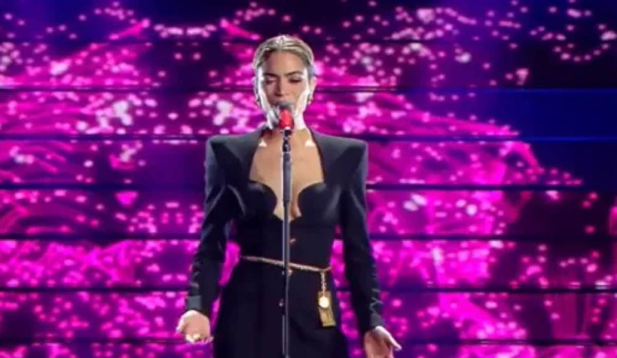 Abito e stilista Elodie Sanremo 2023 look chi la veste