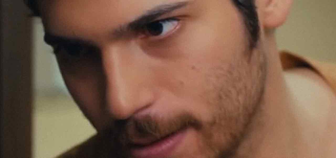 Can Yaman svela il suo segreto per conquistare il cuore delle donne!