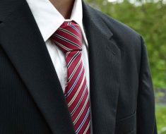 Come fare il nodo alla cravatta in modo perfetto e veloce
