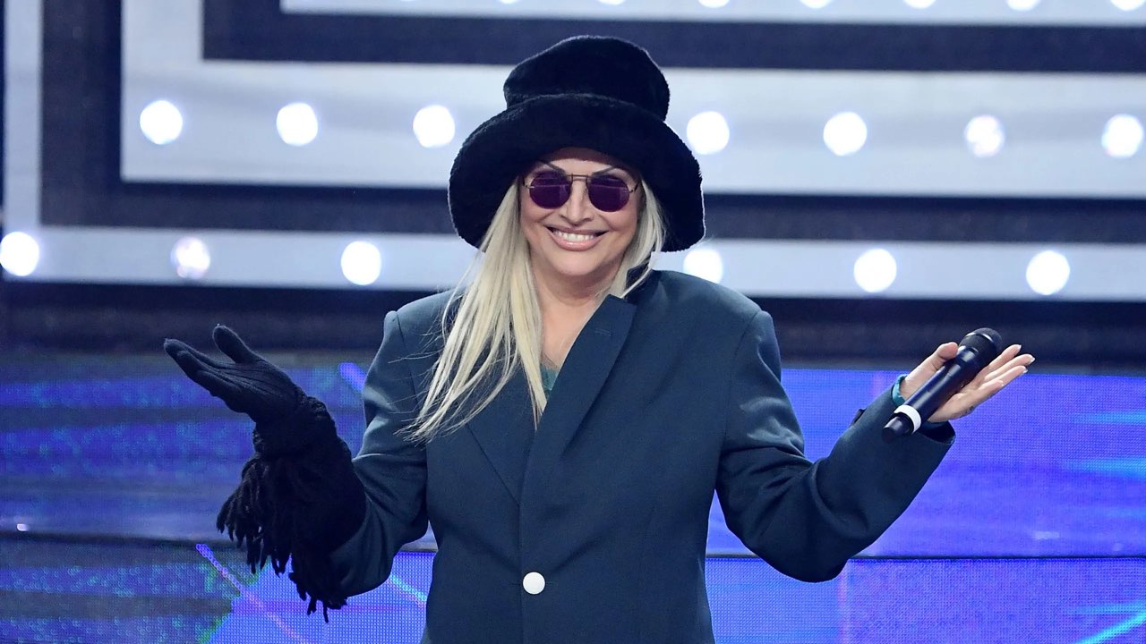 Abito stilista Anna Oxa Sanremo 2023 chi la veste