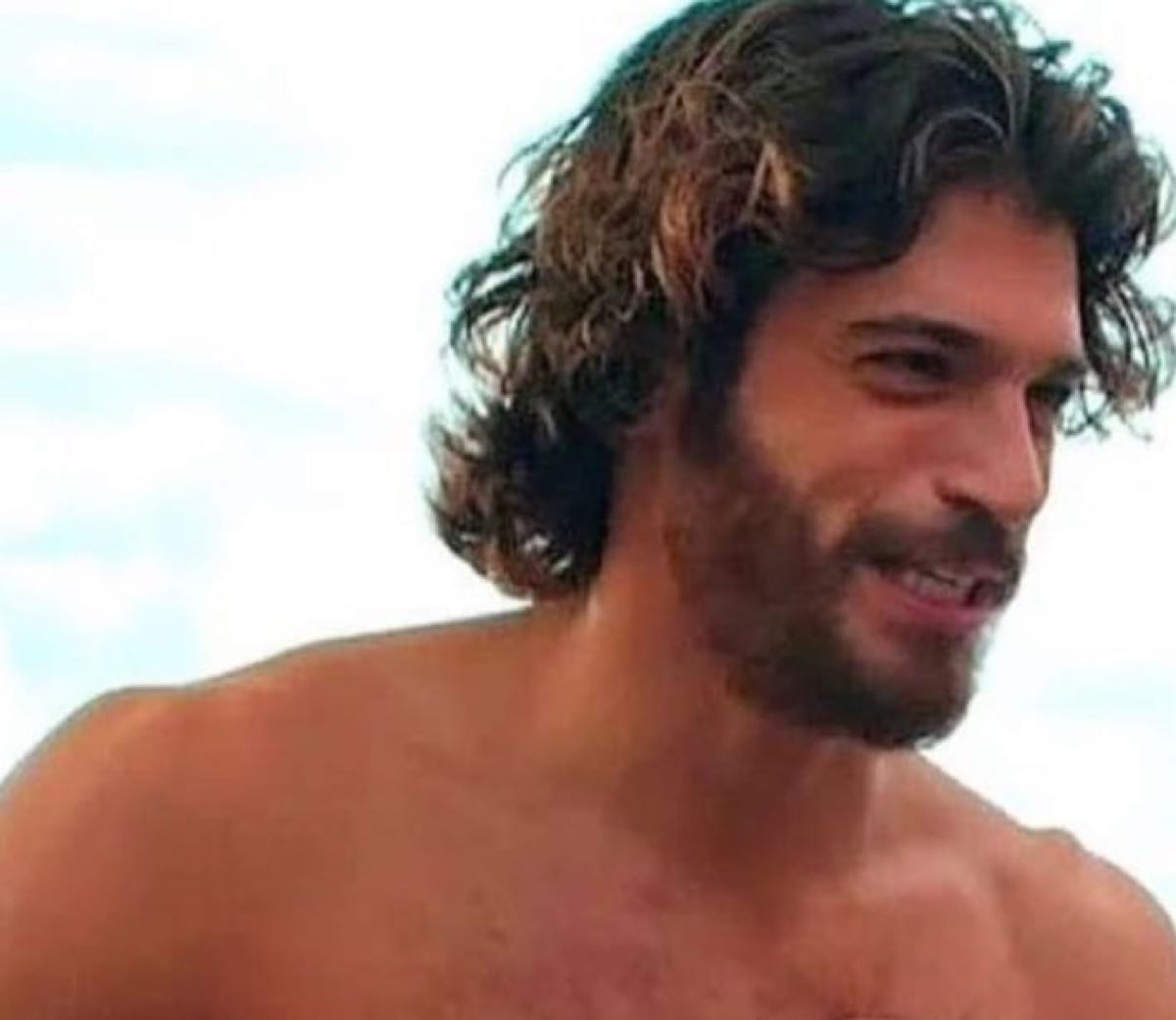 Can Yaman l'annuncio è chiaro: aggiunta una nuova serie Tv