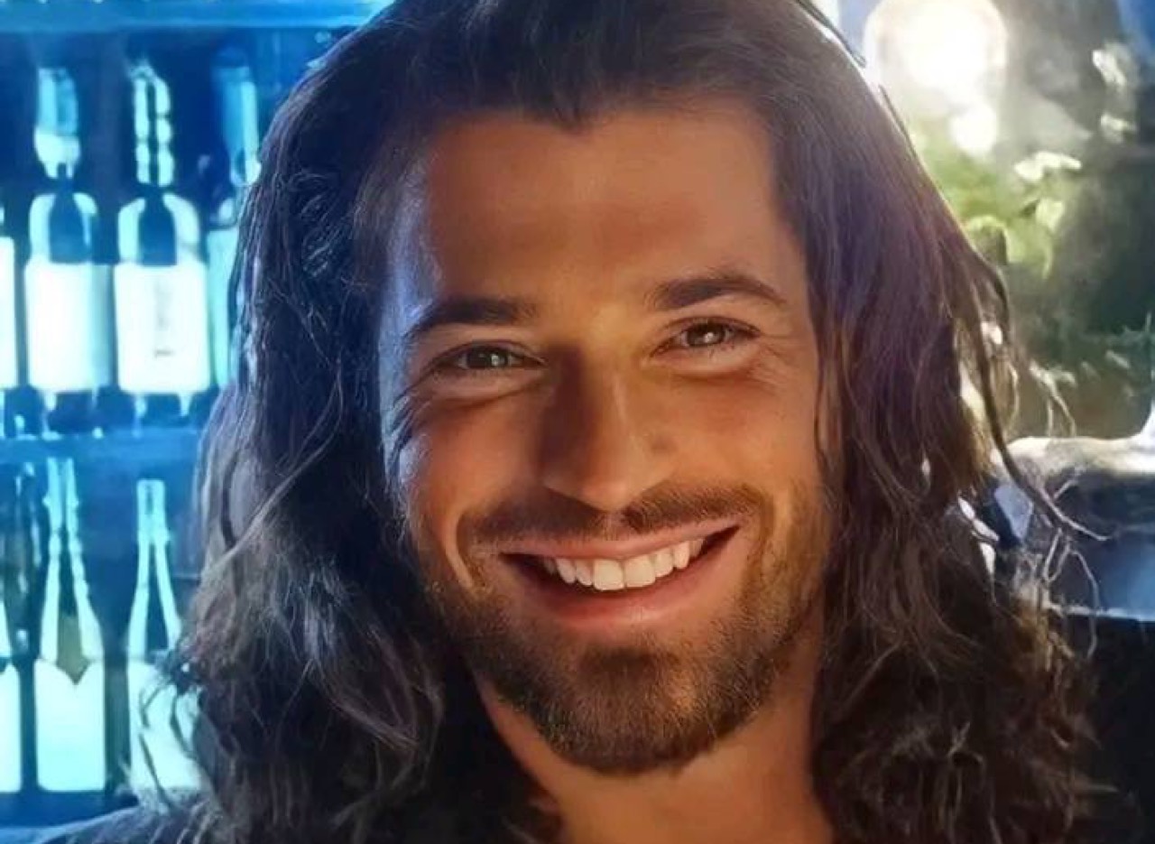 Can Yaman arriva in Sicilia dove incontrare il grande mito turco