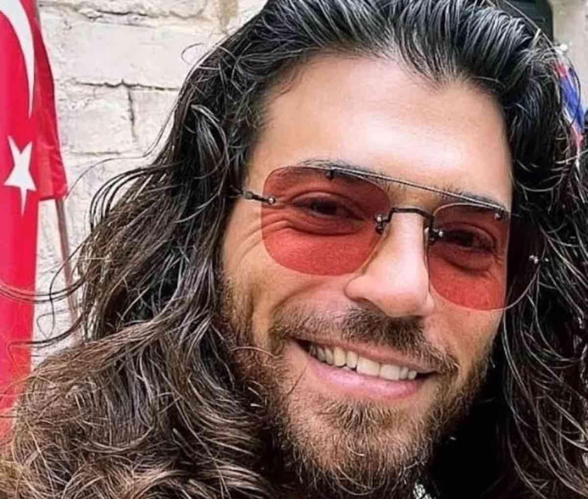 Can Yaman il suo fascino conquista Andria: arriva il fenomeno dal grande cuore!