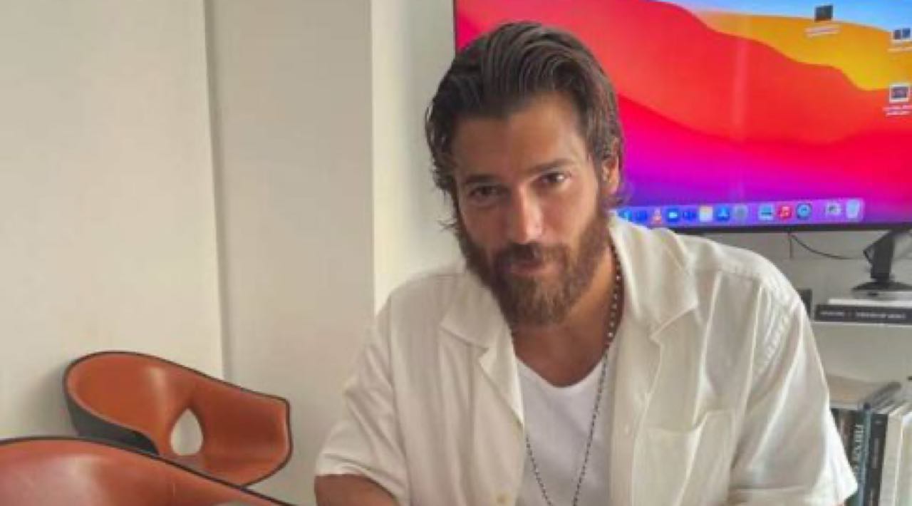 Can Yaman Milano Mondadori tutto esaurito fan arrabbiatissime e deluse