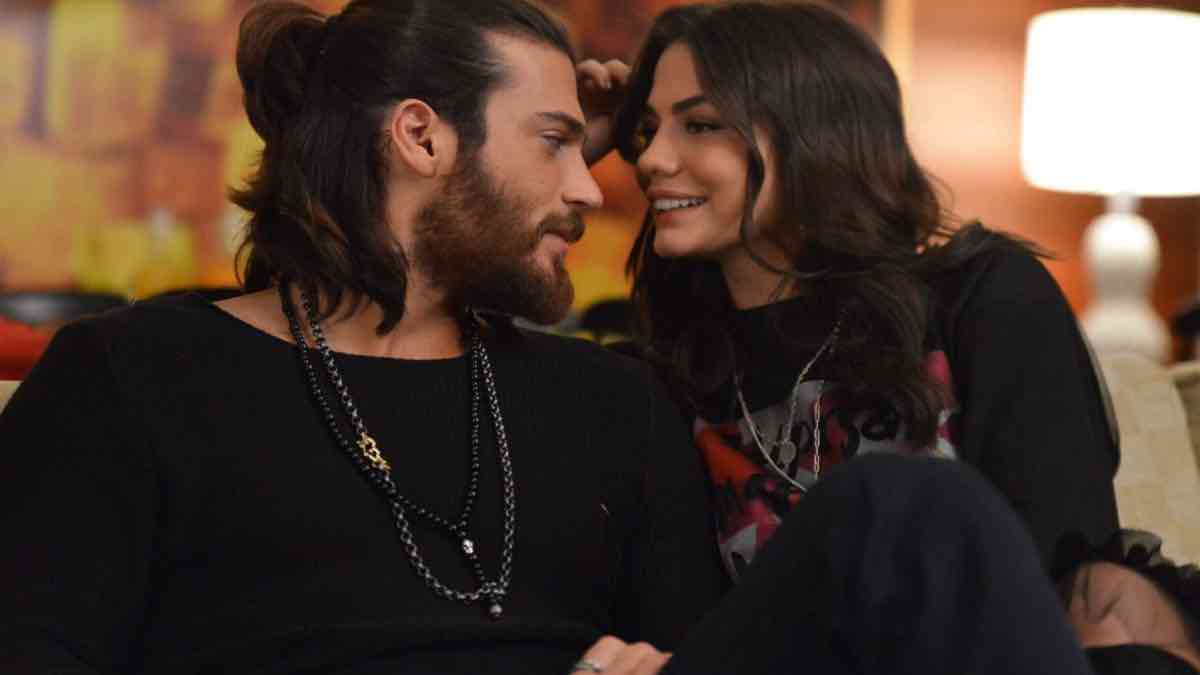Can Yaman il ragazzo d'oro della Turchia e Demet l'attrice in profonda crisi