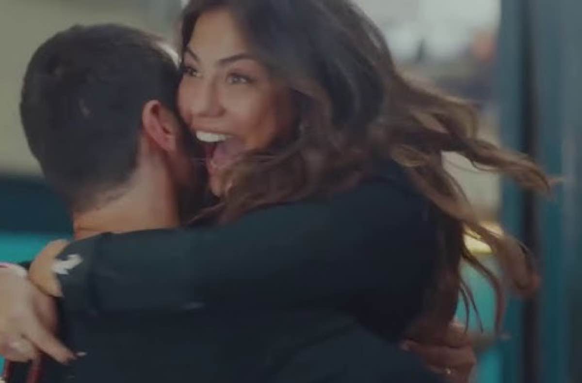 Demet Ozdemir fa il botto e regala un sogno, la serie è boom!